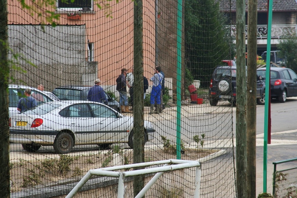 Des bénévoles au centre du village